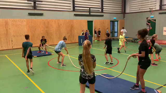 Een kijkje in de gymzaal en blij nieuws